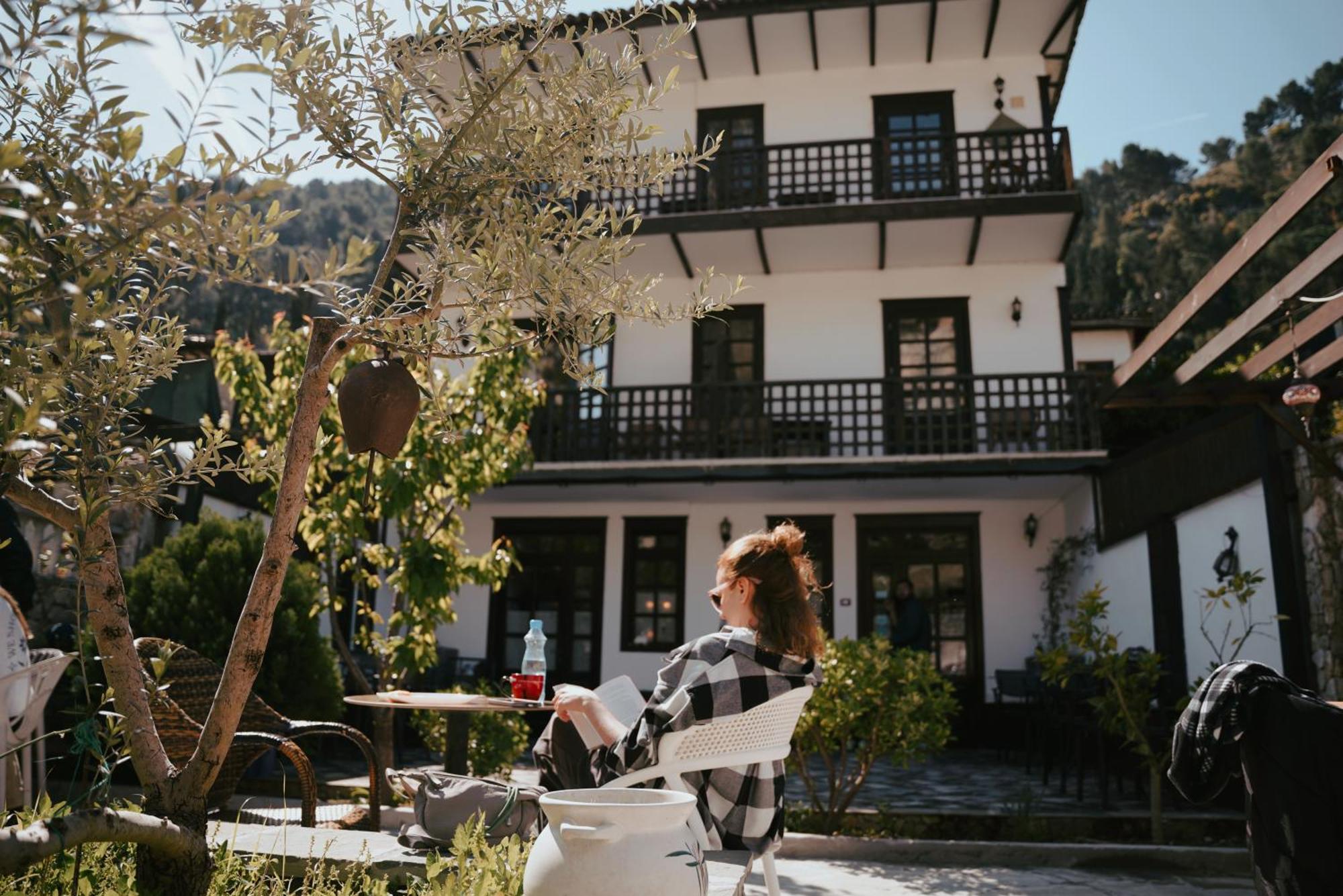 Maya Hostel Berat Eksteriør billede