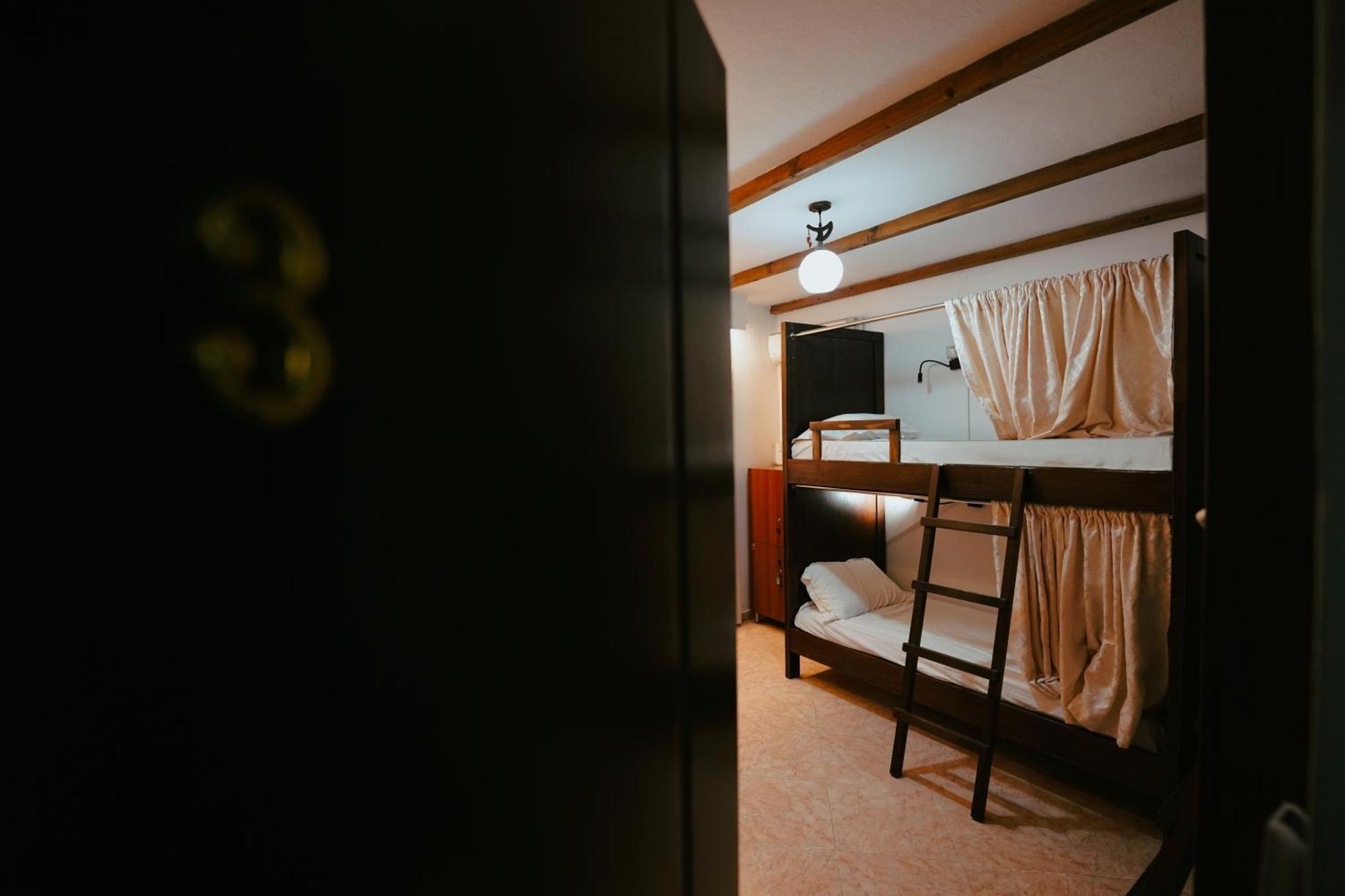 Maya Hostel Berat Eksteriør billede