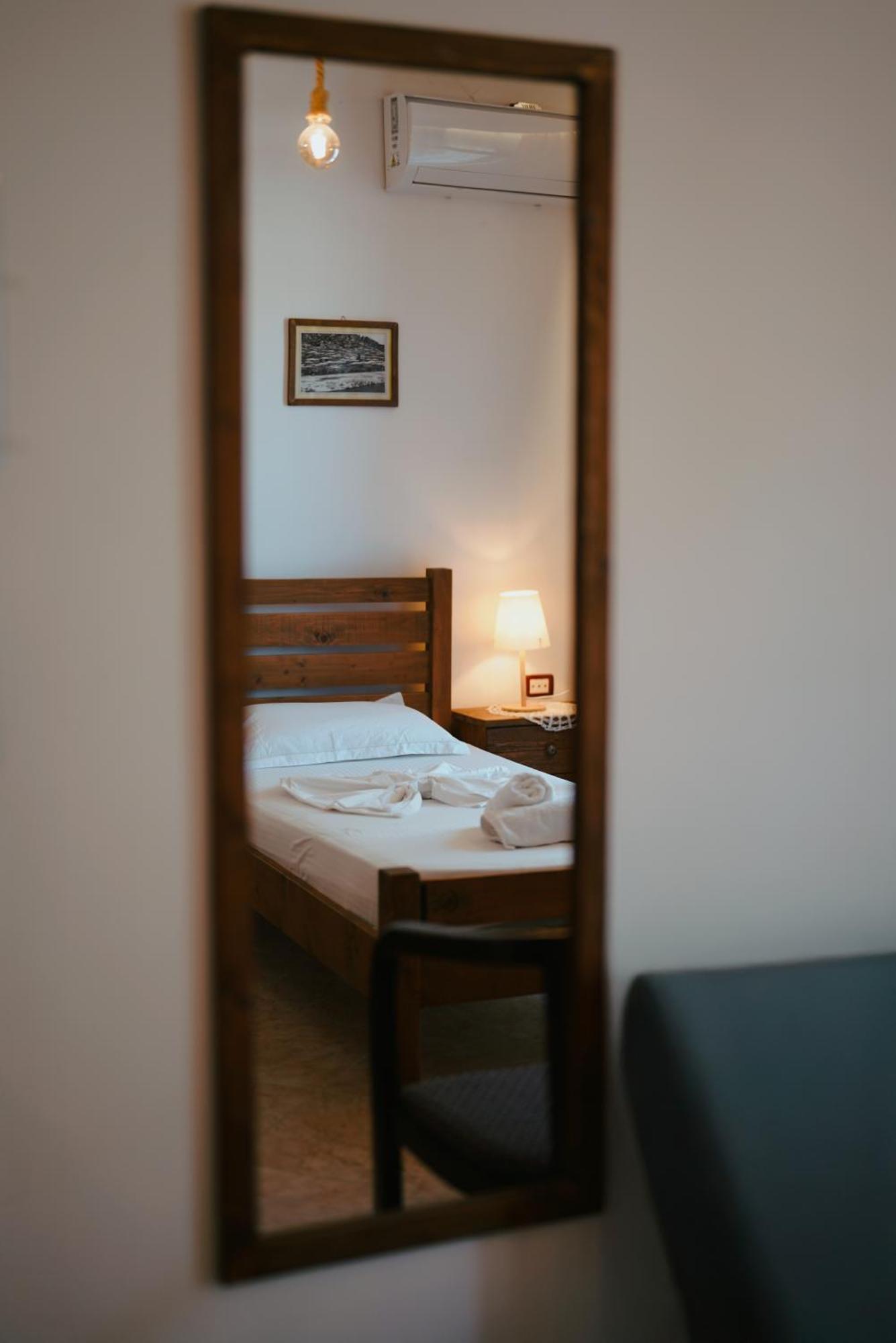Maya Hostel Berat Eksteriør billede
