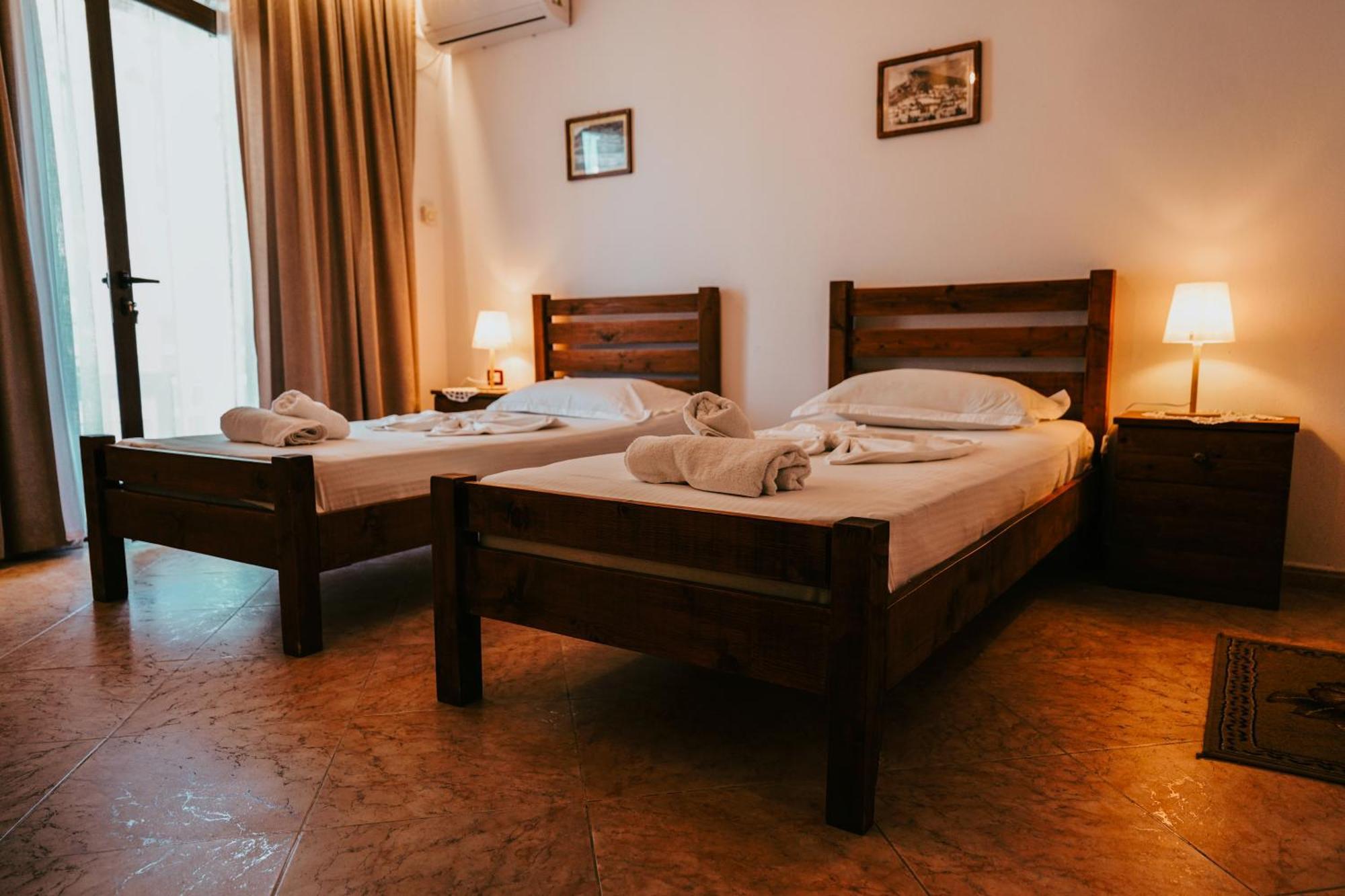 Maya Hostel Berat Eksteriør billede