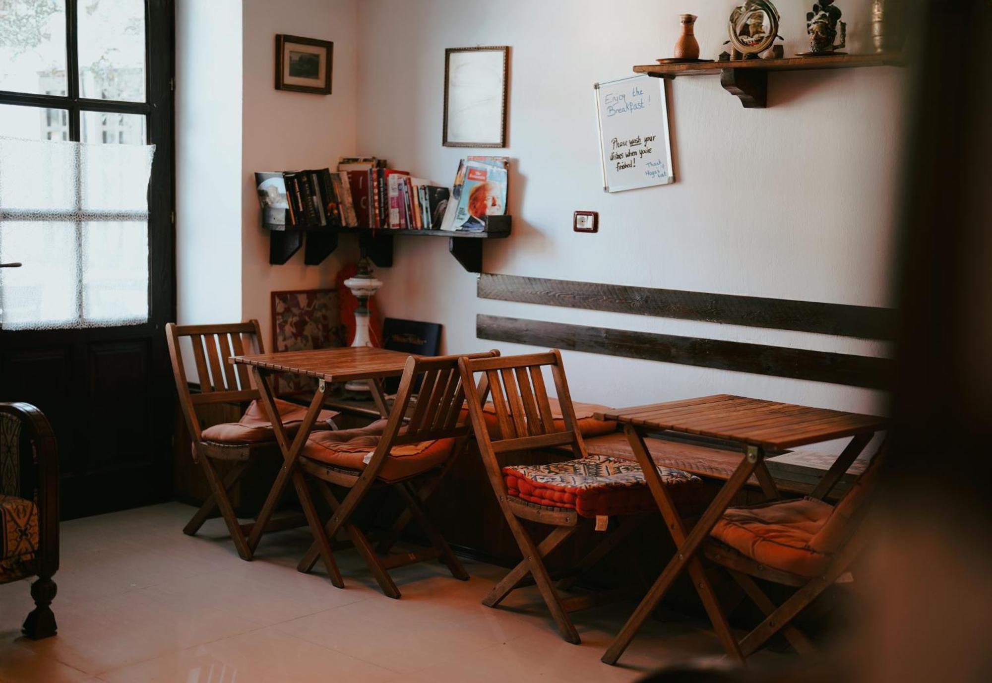 Maya Hostel Berat Eksteriør billede