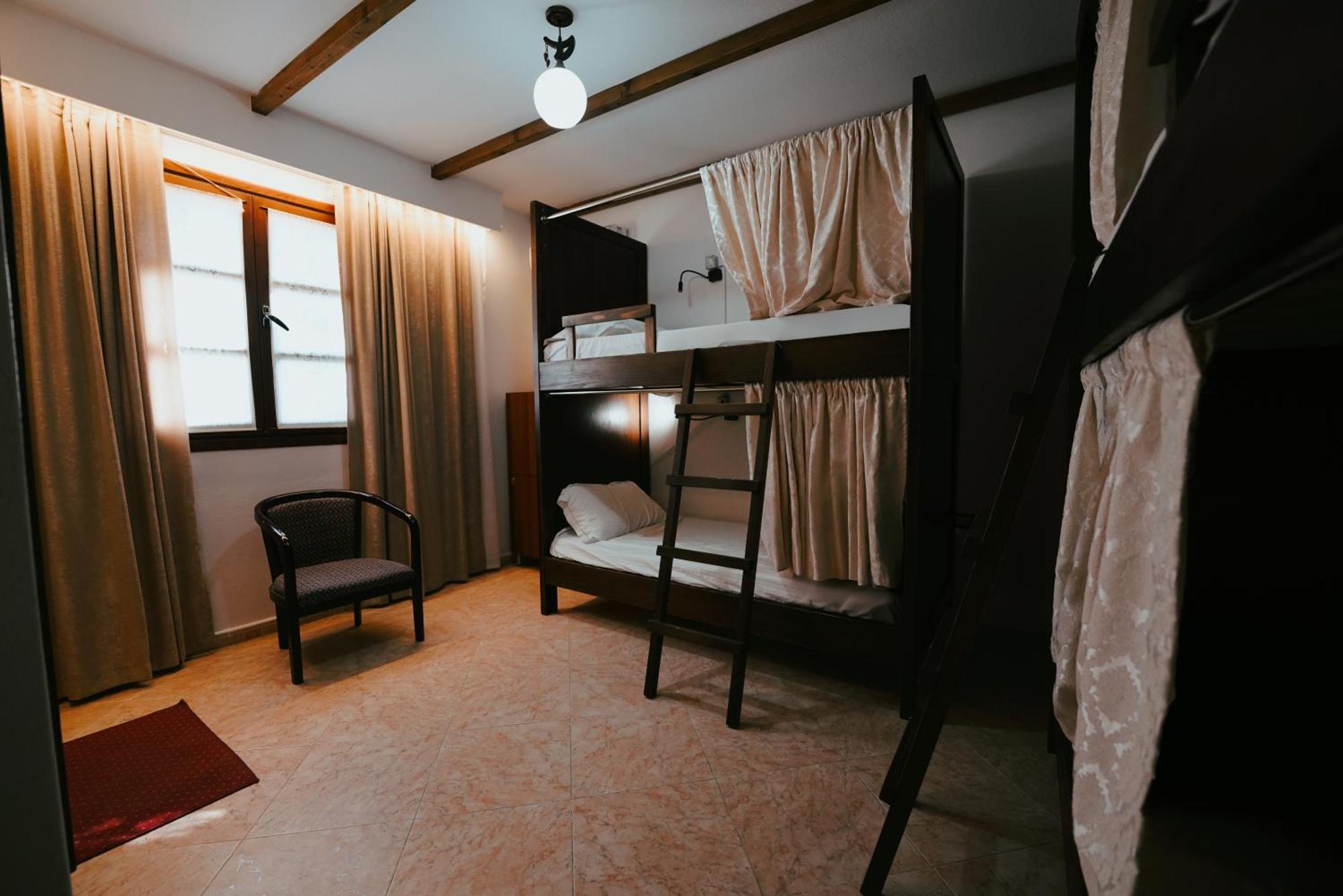 Maya Hostel Berat Eksteriør billede